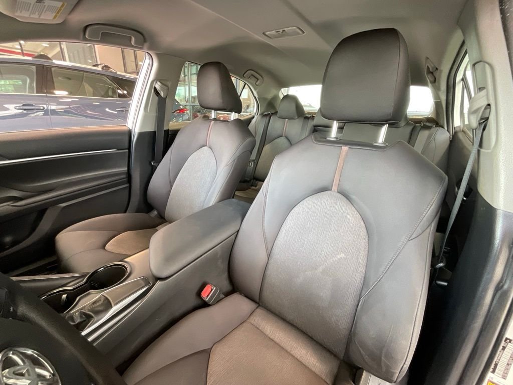 Used 2019 White Toyota LE image 10