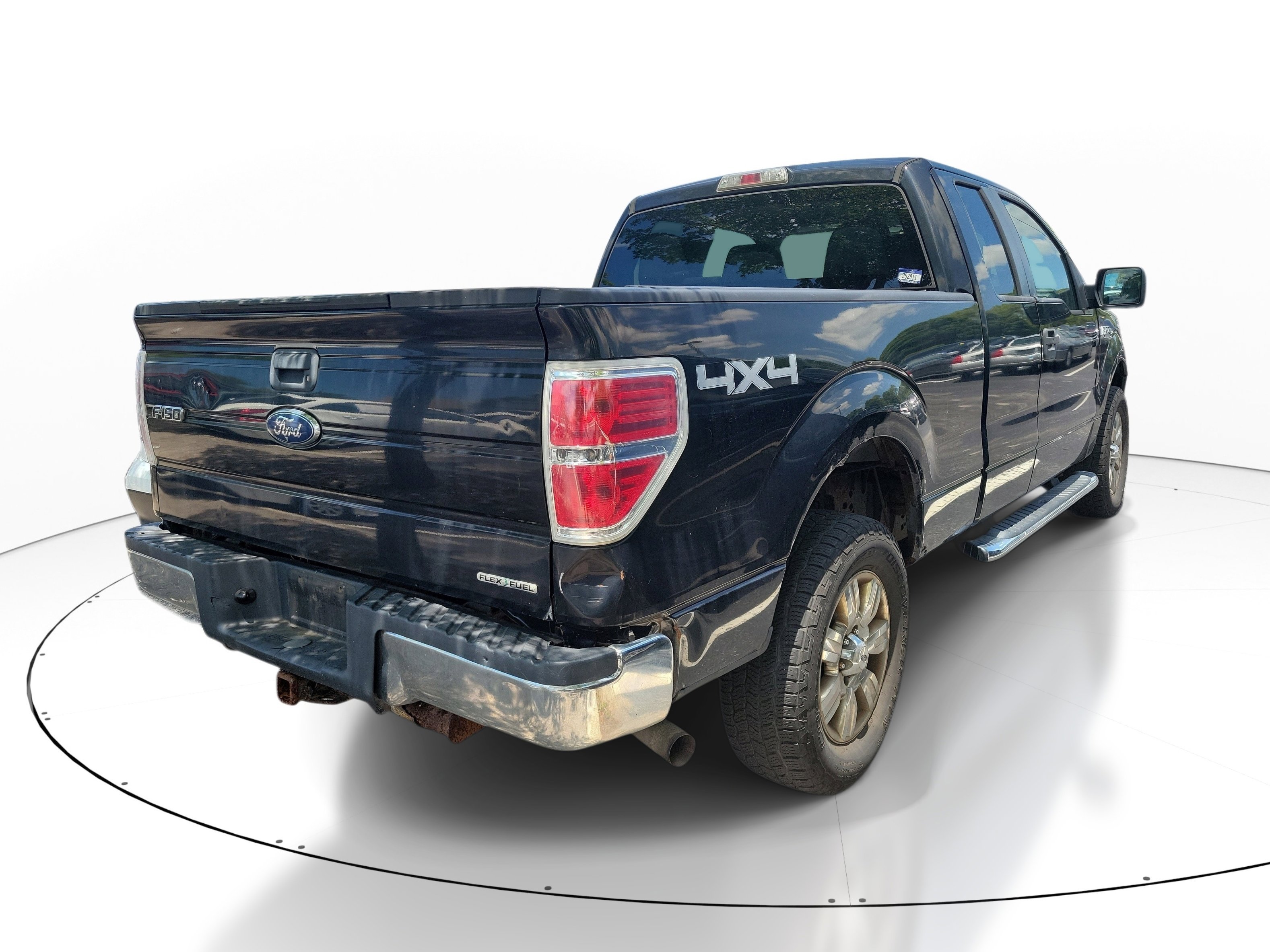 Used 2011 Tuxedo Black Metallic Ford XLT image 5