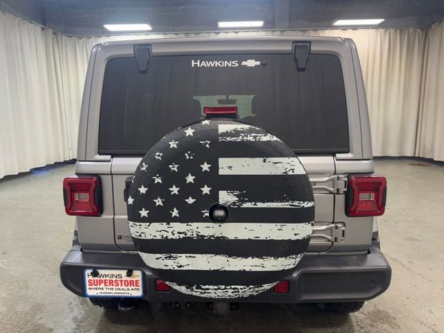 Used 2018 Gray Jeep Sahara image 5