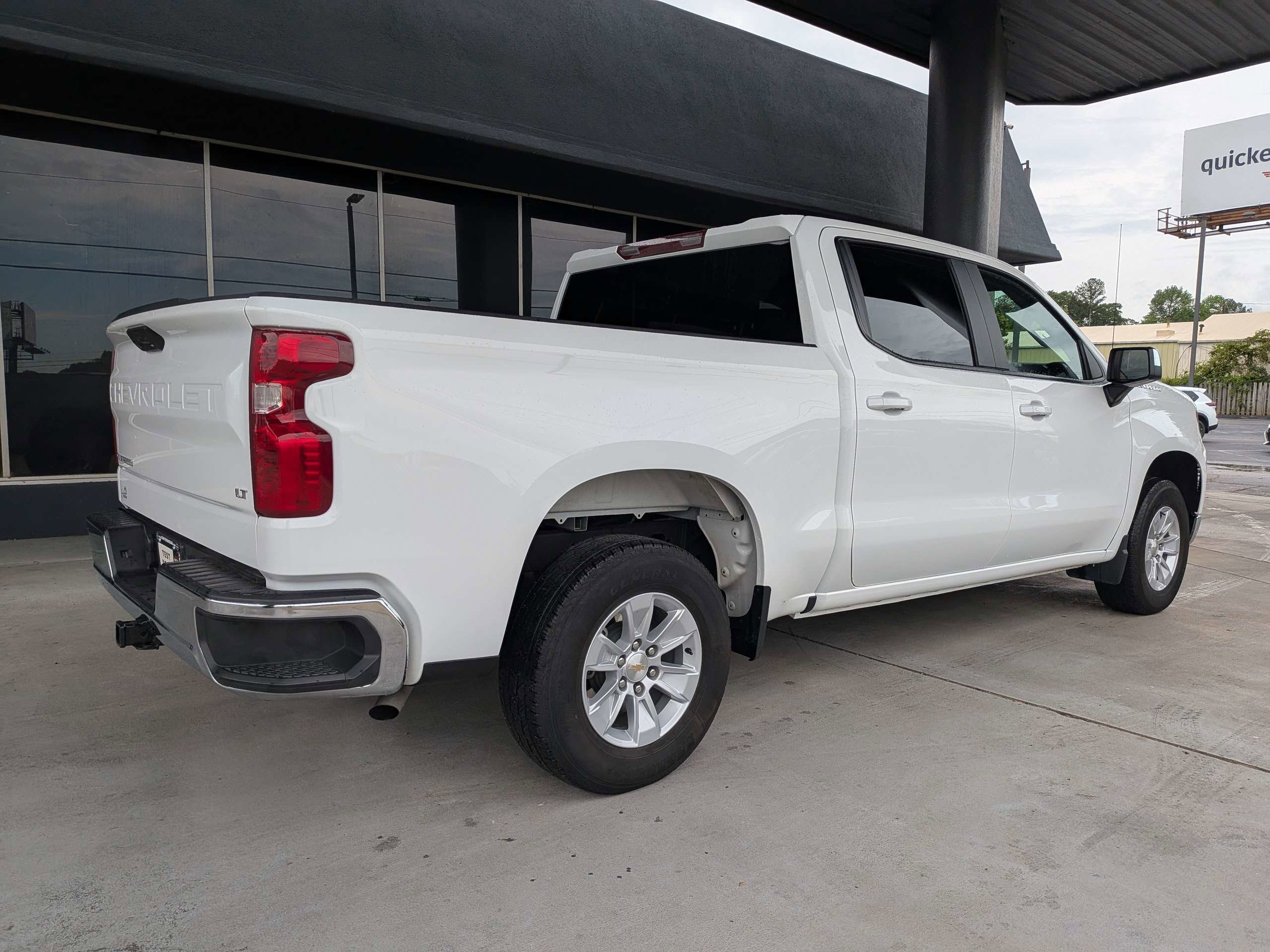 Used 2025 White Chevrolet LT image 3