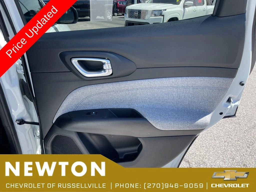 Used 2025 Bright White Clearcoat Jeep Latitude image 37