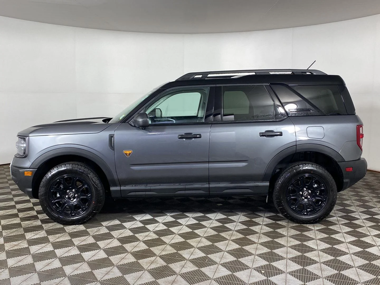New 2026 Carbonized Gray Metallic Ford Badlands image 29