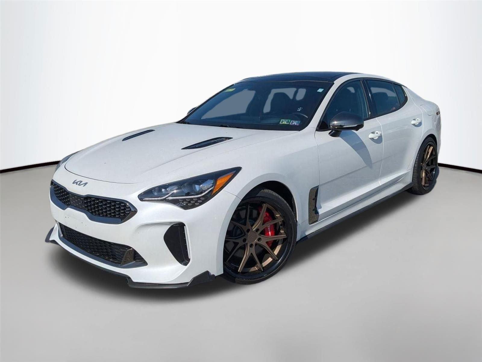 2022 Kia Stinger GT2's photo
