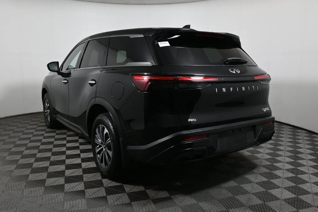 Certified Used 2023 Black INFINITI PURE image 5