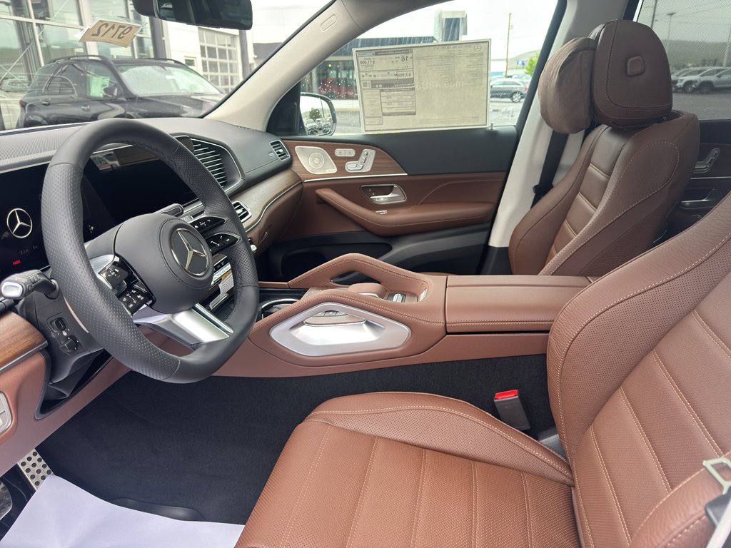 New 2026 MANUFAKTUR Moonlight White Metallic Mercedes-Benz GLS 580 image 5