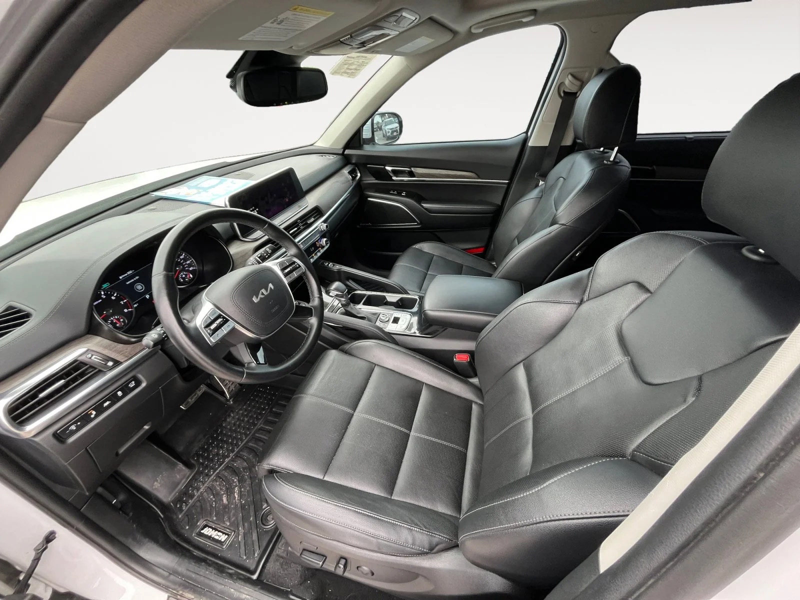 Used 2022 Glacial White Pearl Kia SX image 17