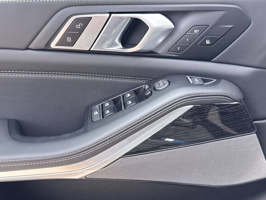 New 2026 Dravit Grey Metallic BMW xDrive40i image 15