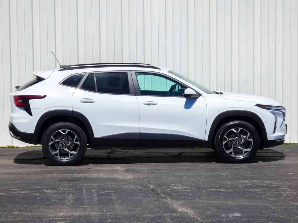 Used 2025 Chevrolet Trax LT with VIN KL77LHEP9SC172195 for sale in Kansas City