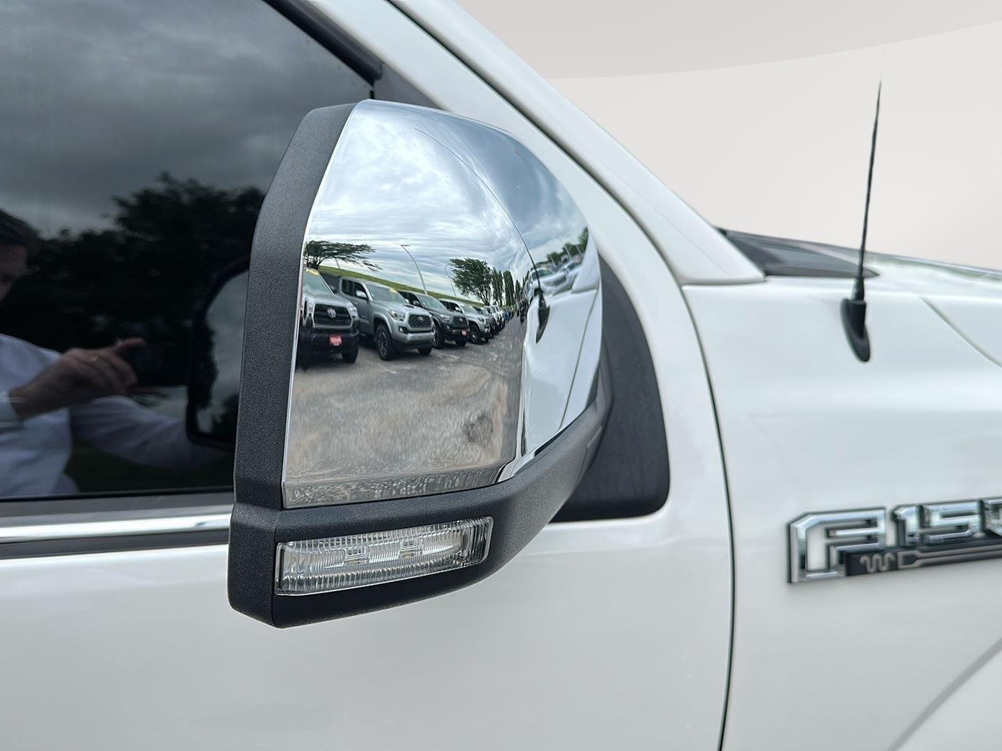 Used 2019 White Platinum Metallic Tri-Coat/Stone Gray Ford King Ranch image 23