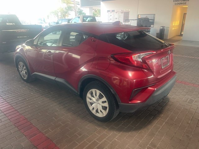 Used 2020  Toyota LE image 3