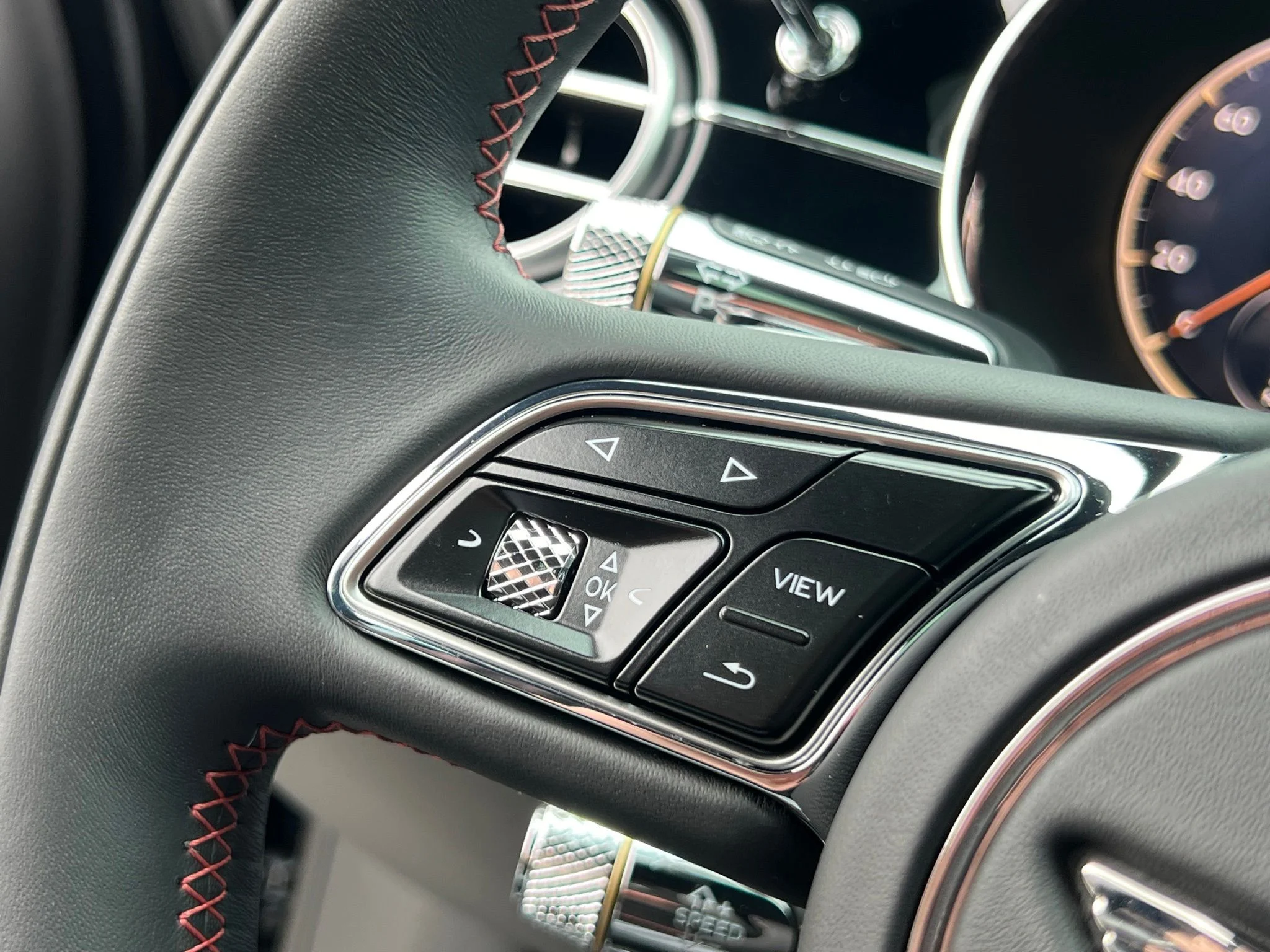 Used 2022 Black Bentley V8 image 24
