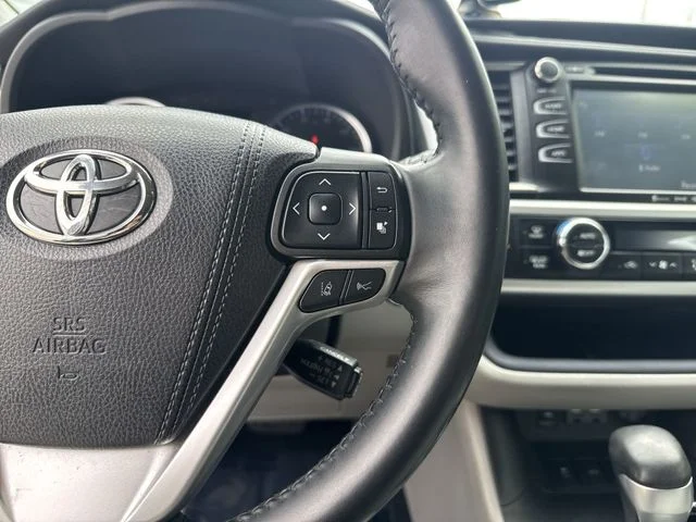 Used 2019 Gray Toyota XLE image 18