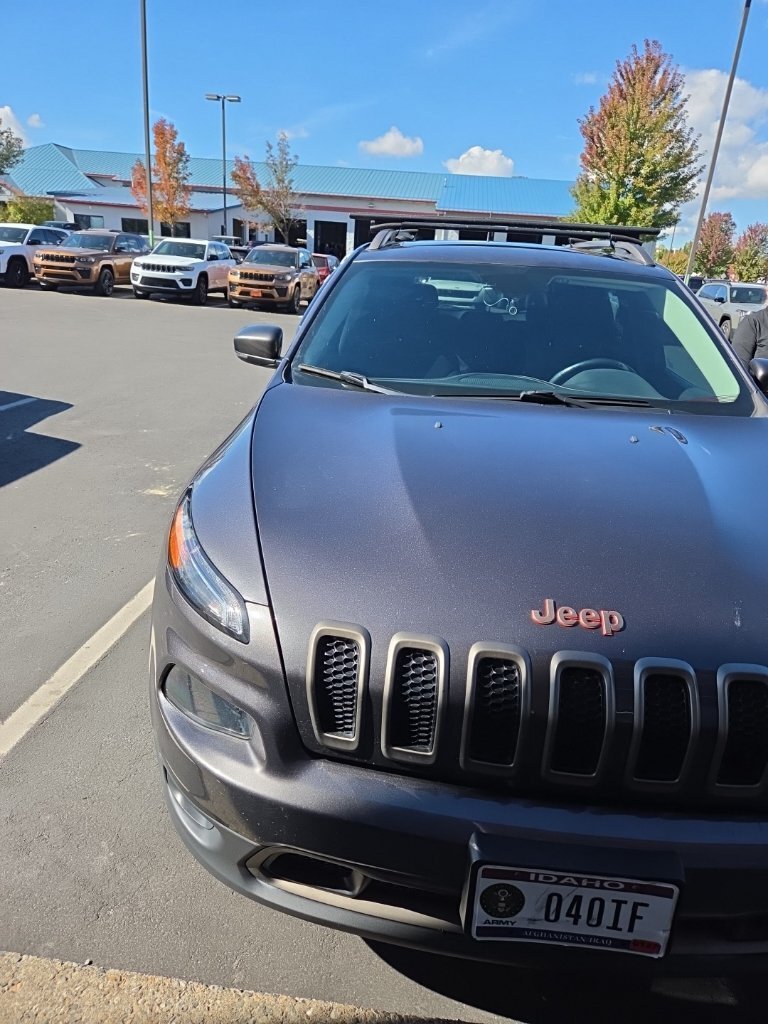 Used 2017 Gray Jeep Latitude image 2