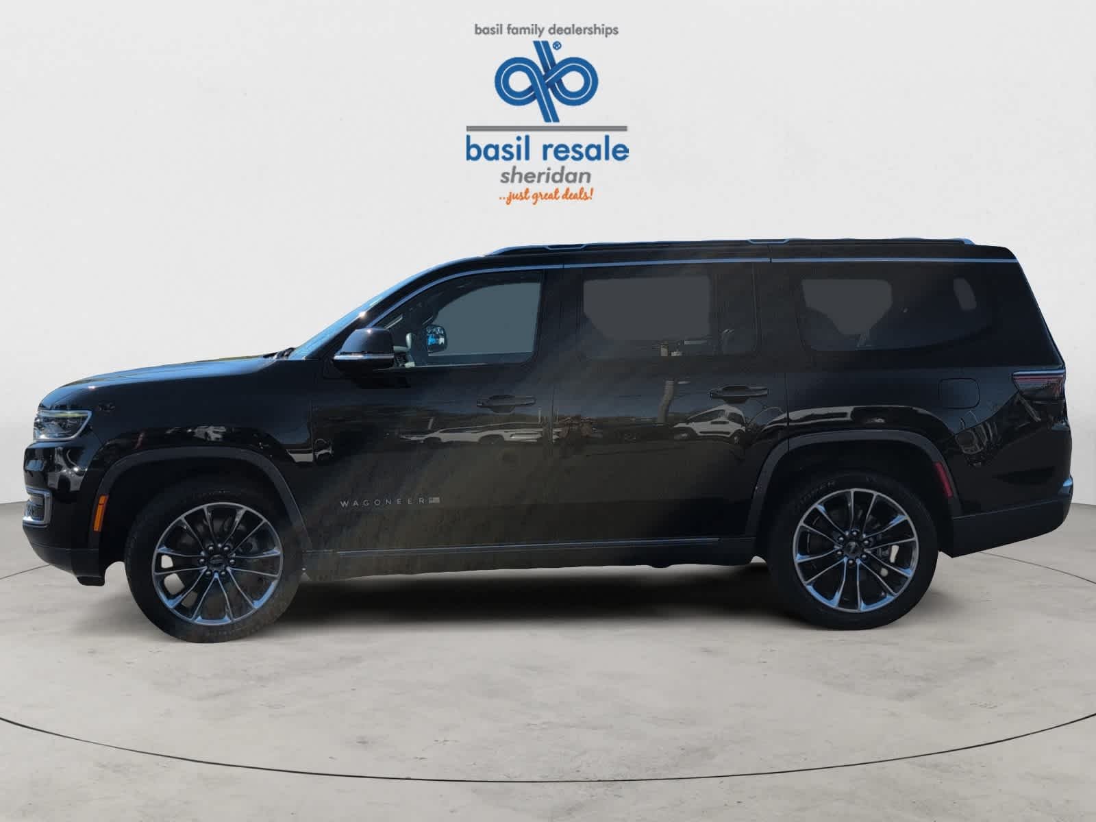 Used 2022 Diamond Black Crystal Pearlcoat Jeep Series III image 3