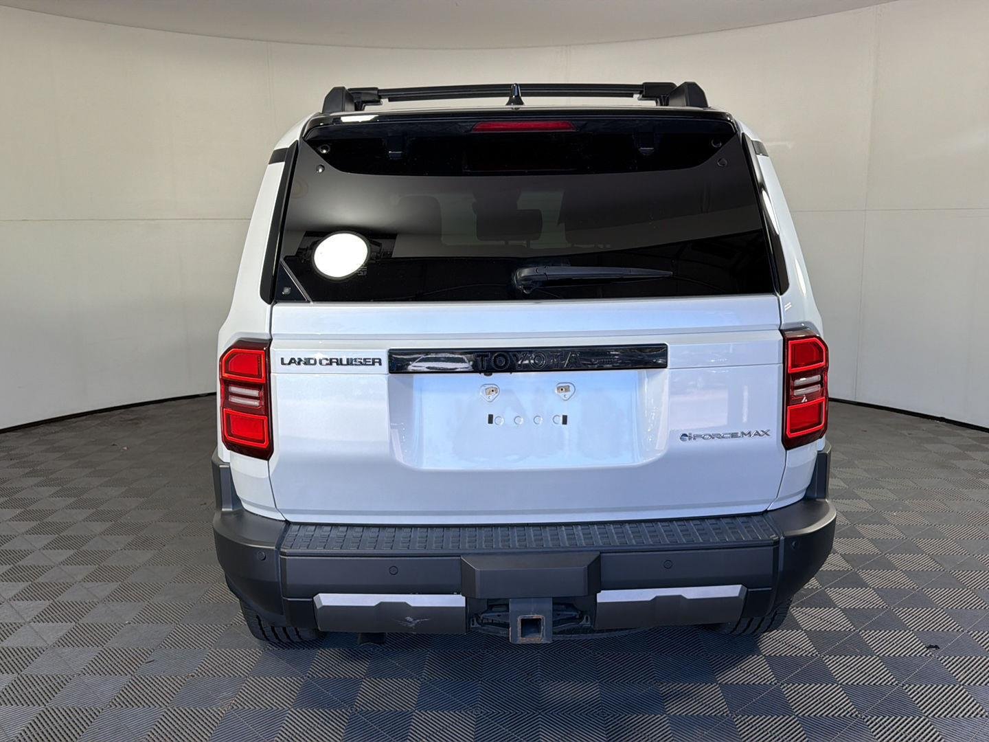 Used 2024 Wind Chill Pearl Toyota Base image 6