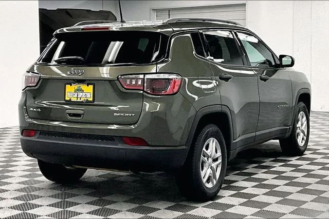Used 2018 Olive Green Pearlcoat Jeep Sport image 12