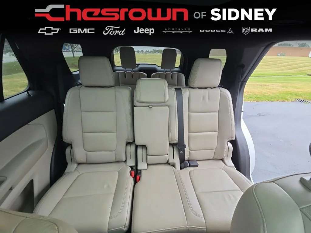 Used 2014 White Ford Limited image 26