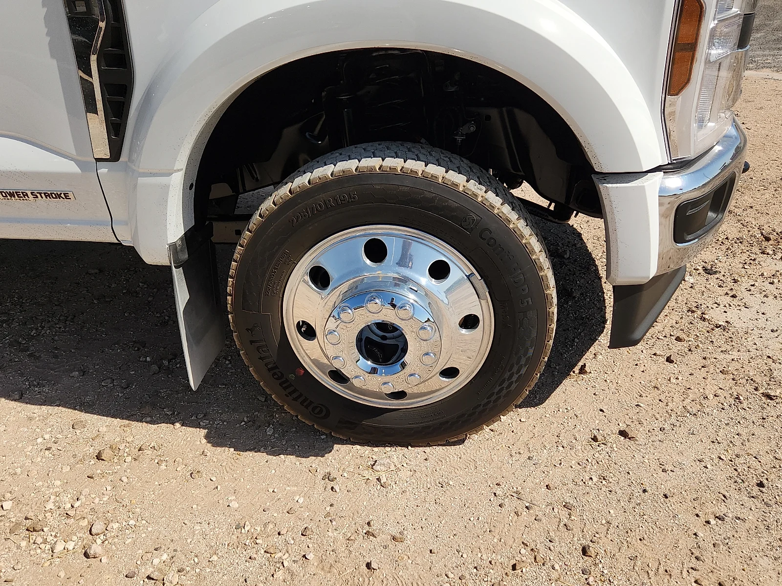 New 2027 Oxford White Ford XLT image 9