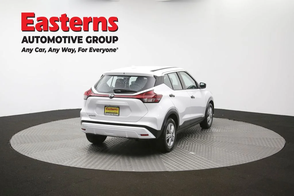 Used 2022 White Nissan S image 38