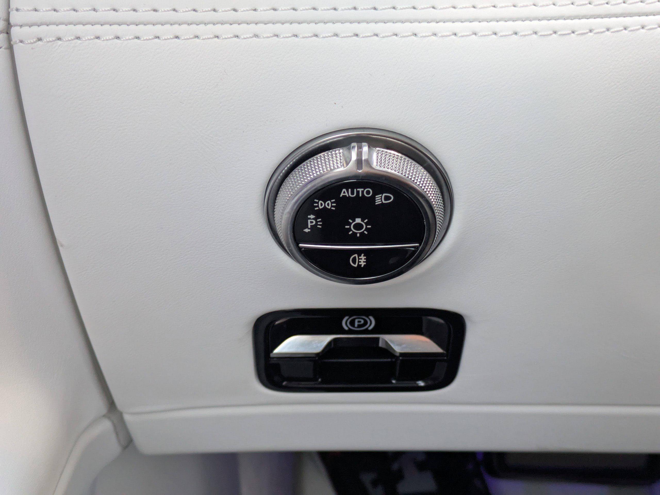 New 2026 MANUFAKTUR moonlight white magno (White Ambiance) Mercedes-Benz Maybach SL 680 Monogram Series image 55