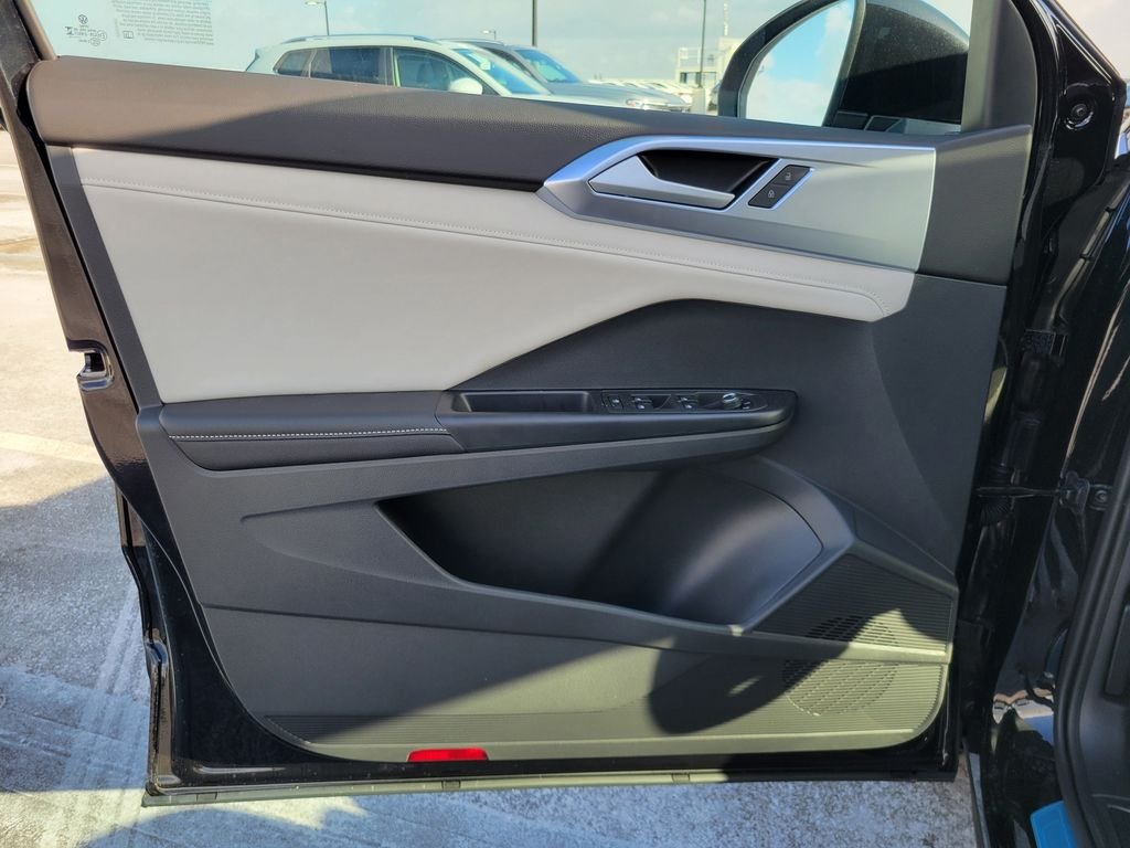 New 2026 Black Volkswagen 1.5T SE image 10