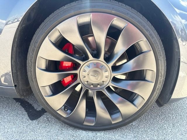 Used 2022  Tesla Performance image 3