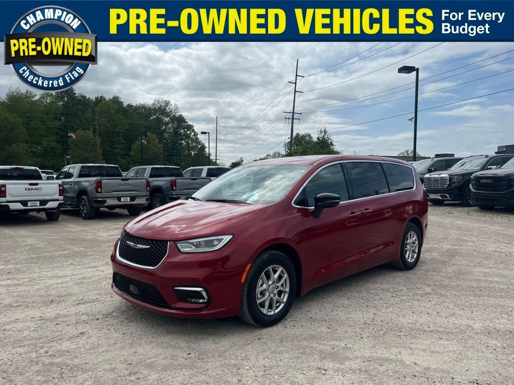 2025 Chrysler Pacifica Select's photo