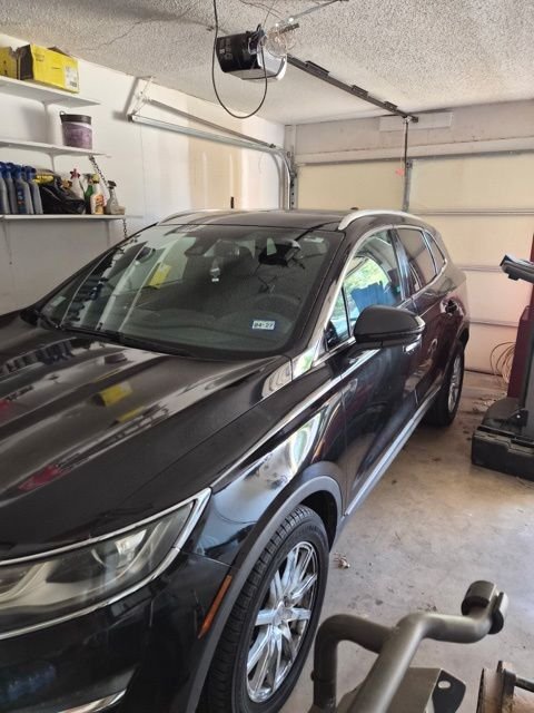 Used 2015 Black Lincoln Base image 1