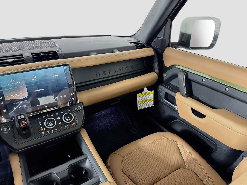 New 2026 Woolstone Green Land Rover X-Dynamic SE image 25