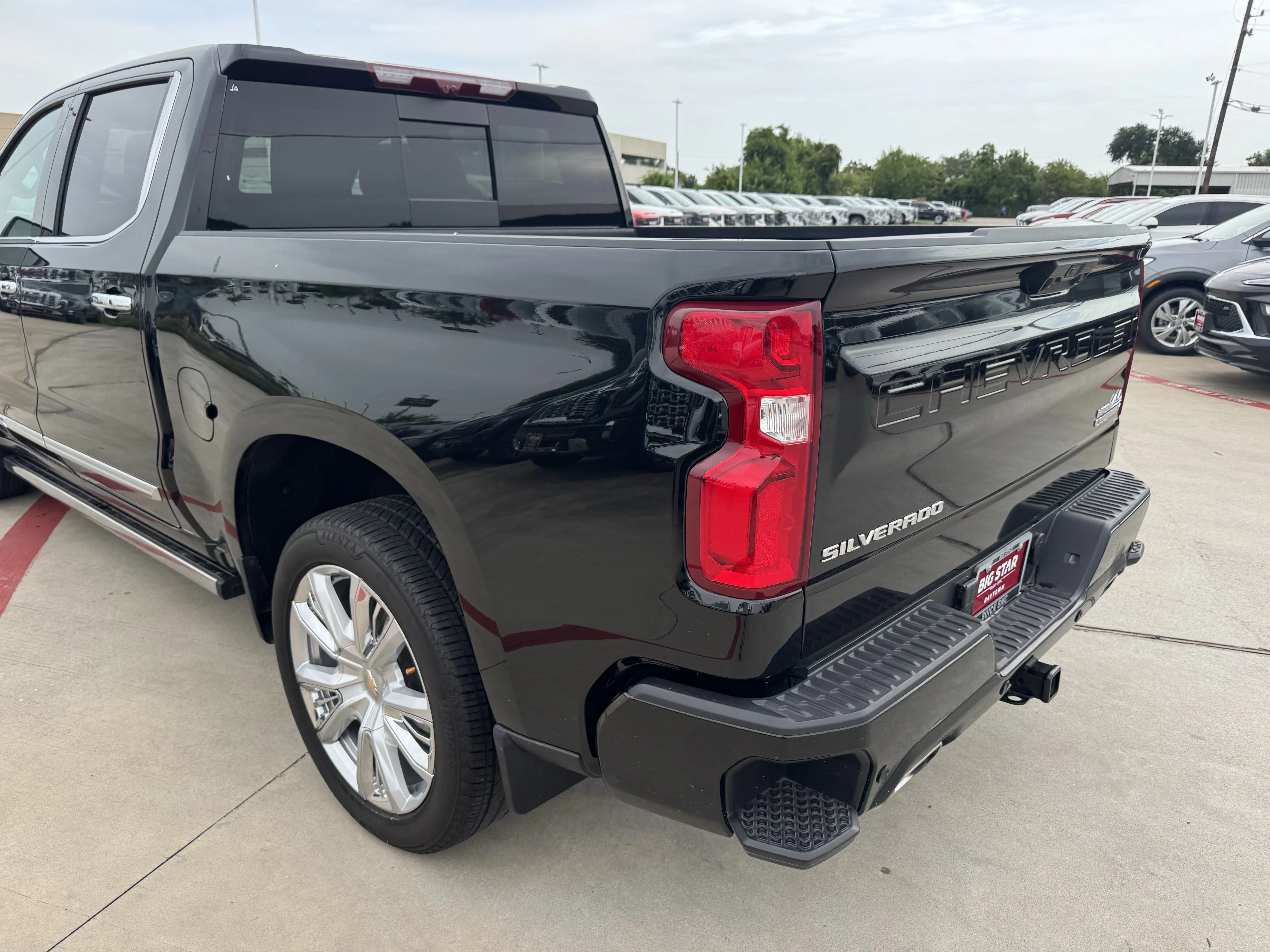 Used 2025 Black Chevrolet High Country image 7