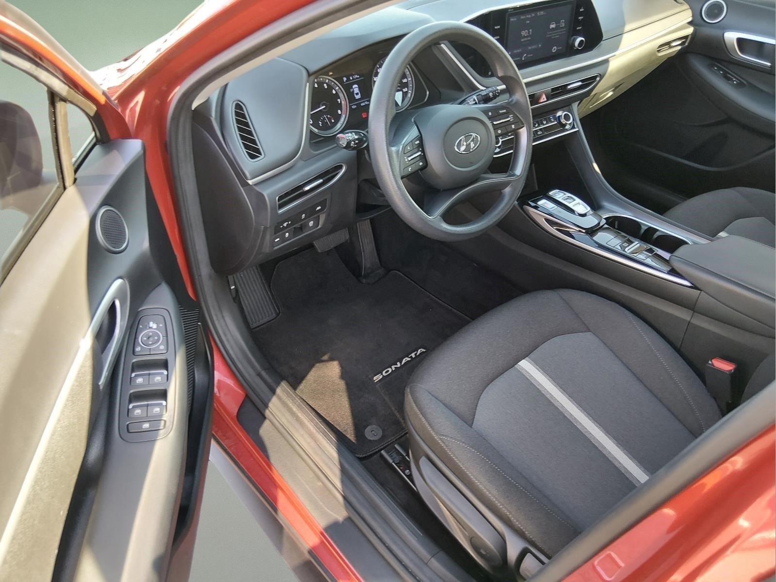 Used 2022 Calypso Red Hyundai SE image 15