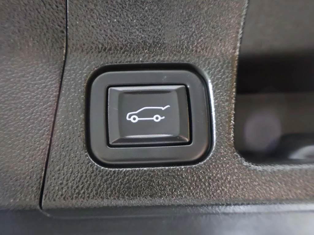 Used 2023 Silver GMC AT4 image 21