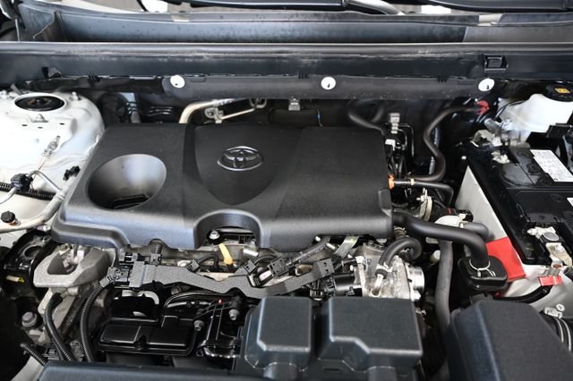 Used 2022 White Toyota XLE image 31