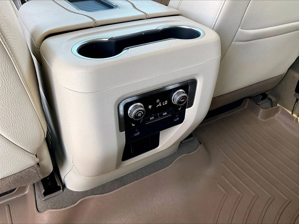 Used 2022 White Frost Tricoat GMC Denali image 28