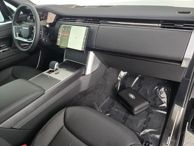 New 2026 Santorini Black Land Rover SE image 18