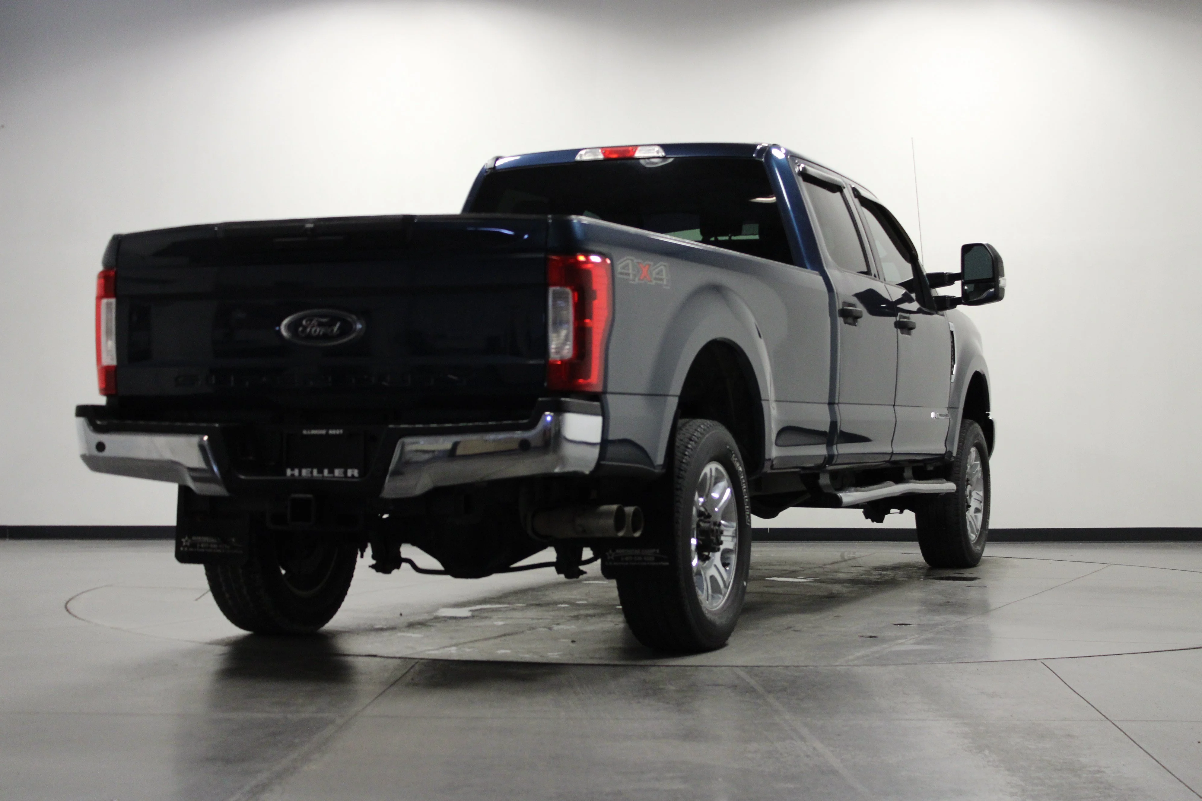 Used 2017 Blue Jeans Metallic Ford XLT image 4