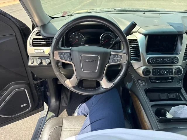 Used 2020 DARK SAPPHIRE BLUE METALLIC GMC Denali image 16