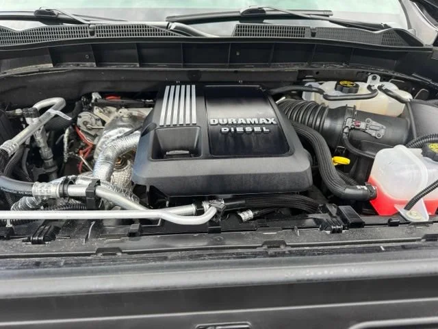 Certified Used 2025 Titanium Rush Metallic GMC AT4 image 32