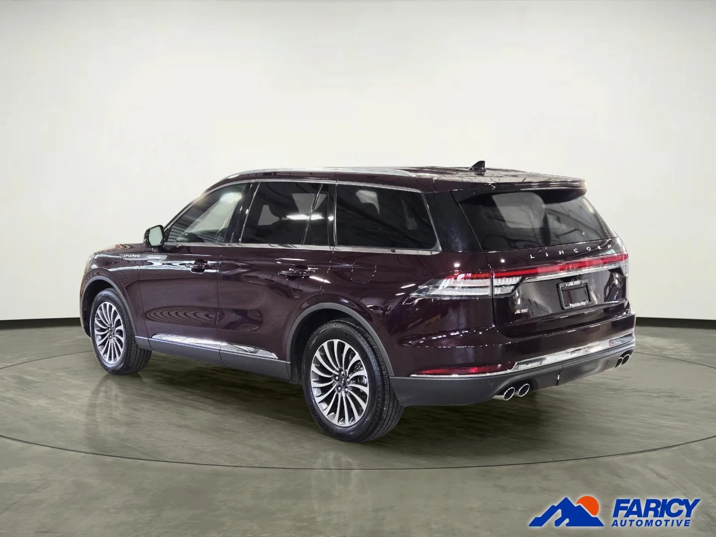 Used 2024 Diamond Red Metallic Tinted Clearcoat LINCOLN RESERVE image 3