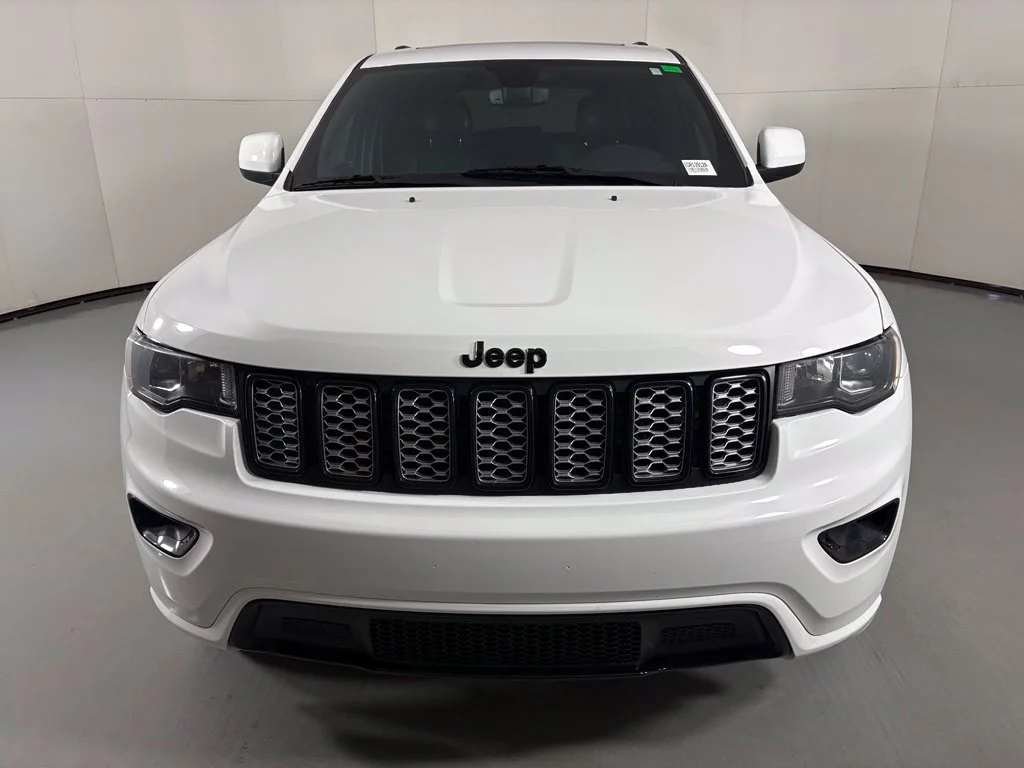 Used 2019 White Jeep Altitude image 3