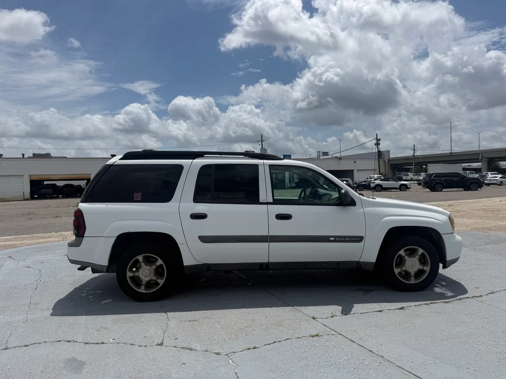 Used 2004 SUMMIT WHITE Chevrolet EXT LS image 8