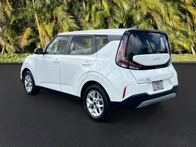 Used 2024 White Kia LX image 7