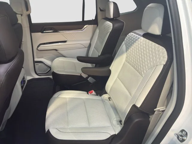 Used 2024 White Frost Tricoat GMC Denali image 13