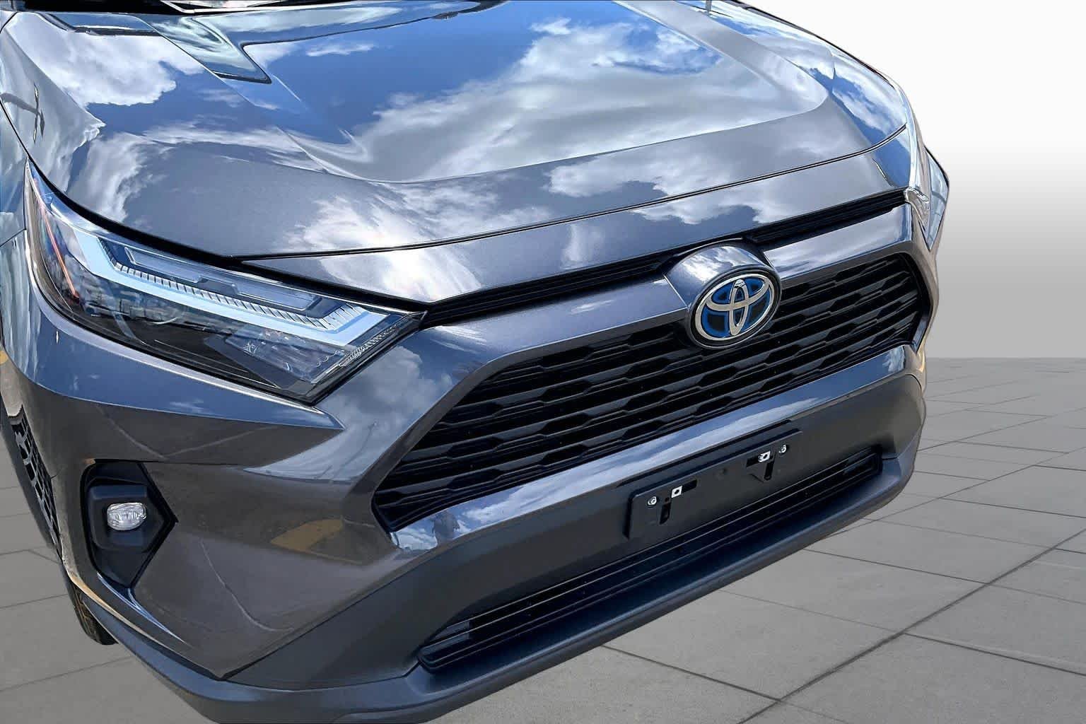 Used 2024 Magnetic Gray Metallic Toyota Hybrid XLE Premium image 30
