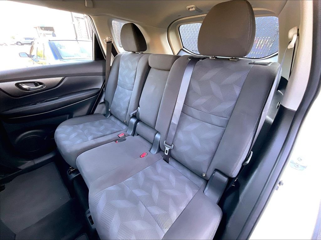Used 2015 Glacier White Nissan S image 15