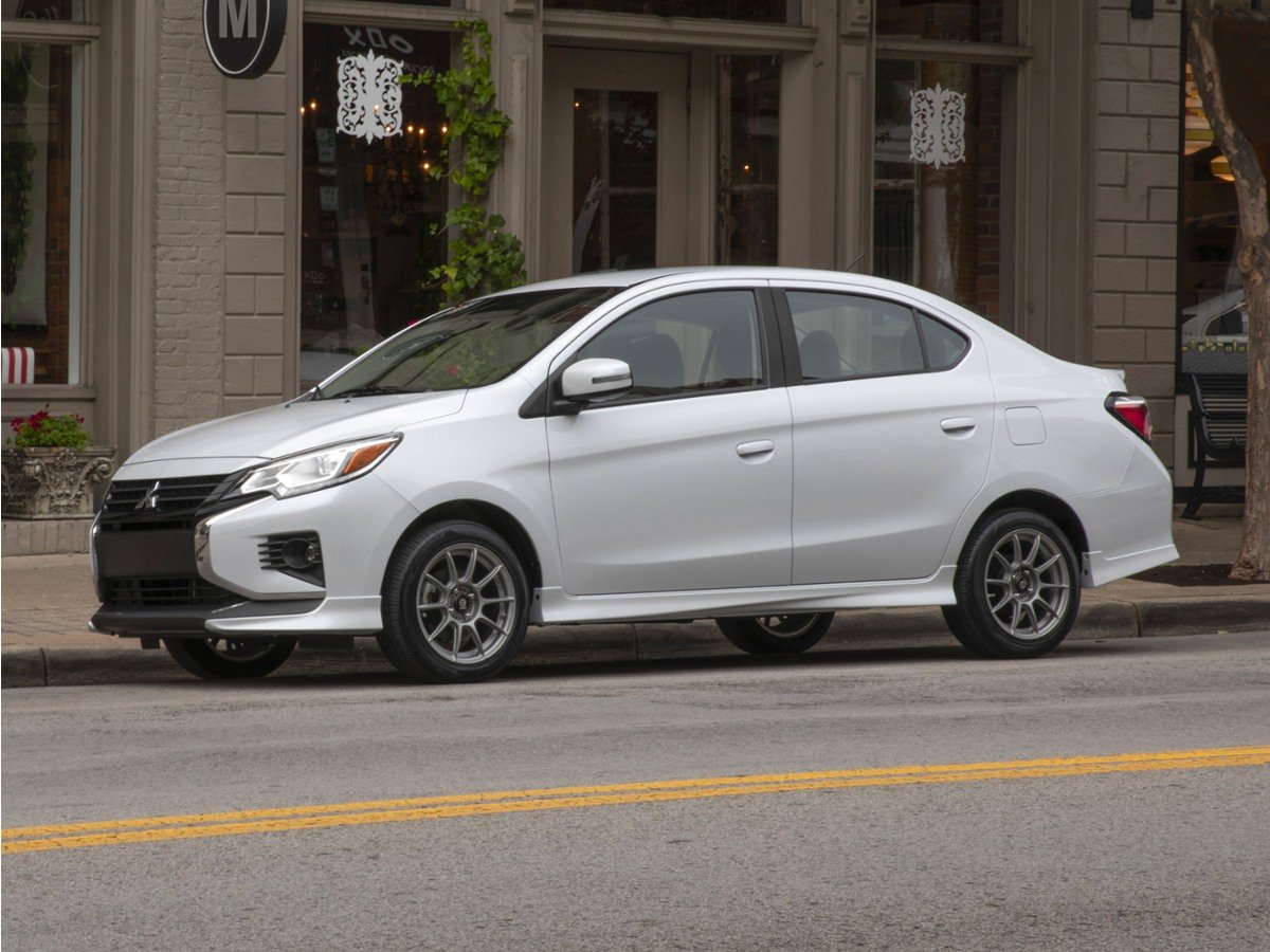 Used 2021  Mitsubishi  image 1