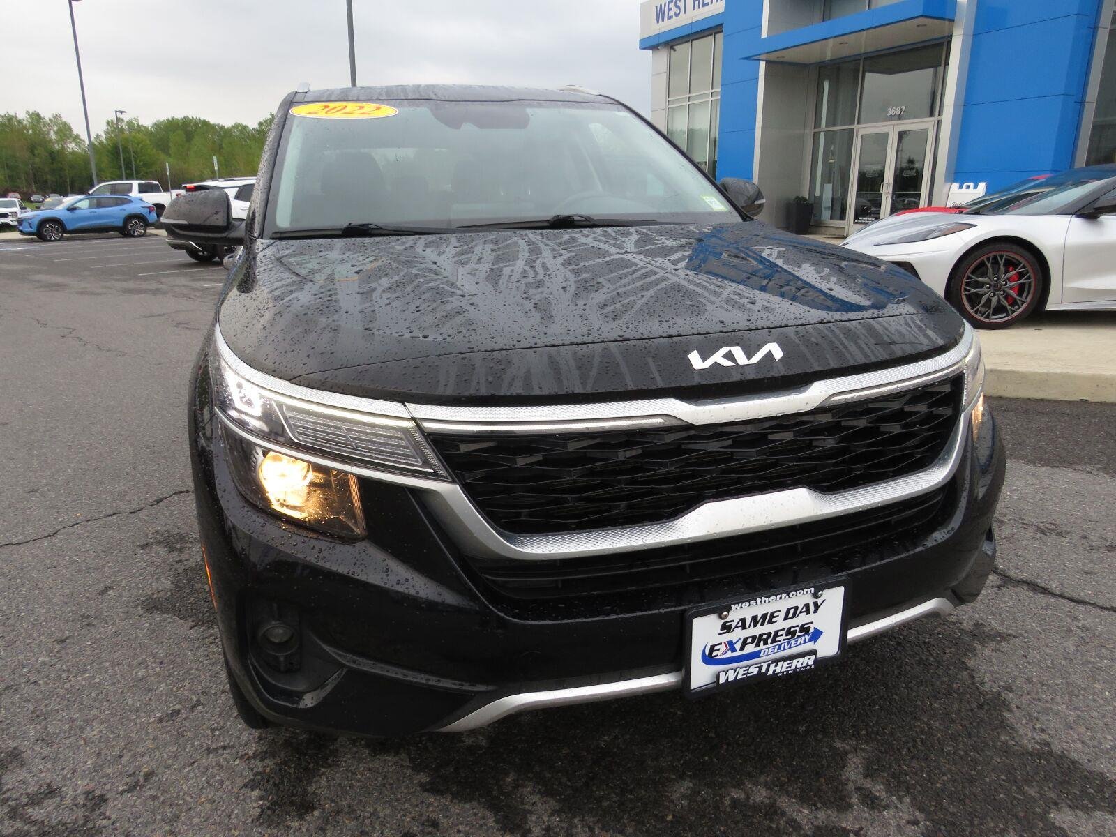 Used 2022 Cherry Black Kia S image 4