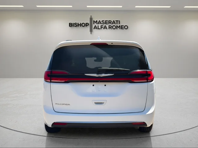 Used 2022 Bright White Clearcoat Chrysler Touring L image 4