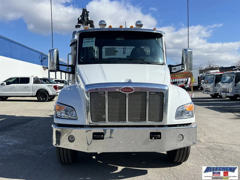 New 2025 White Peterbilt  image 3