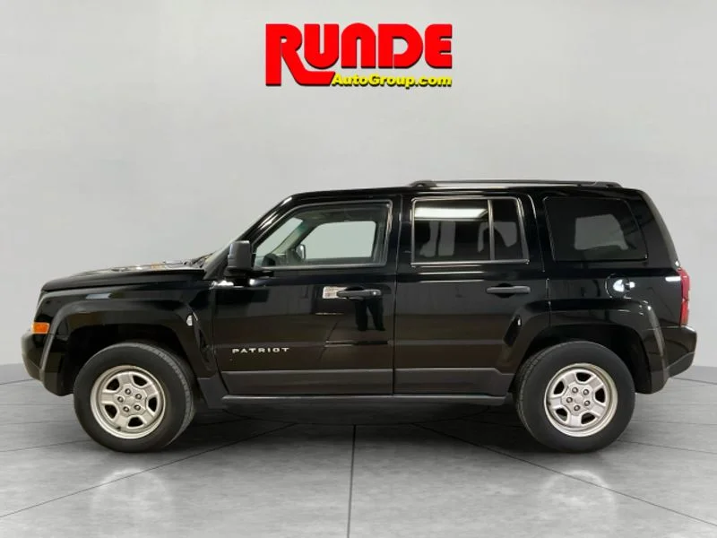 Used 2015 Black Clearcoat Jeep Sport image 2